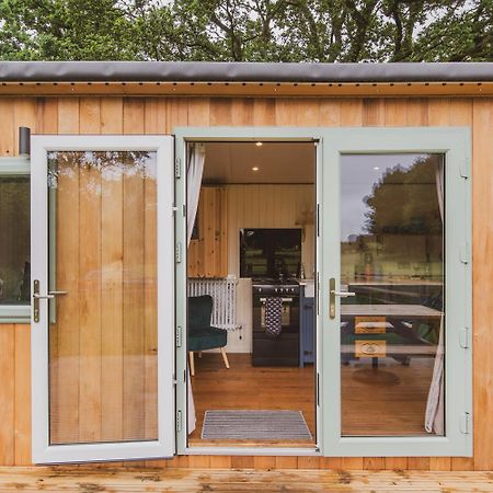 Hidden Wood Glamping And The Hideaway Cabin Warminster Exterior foto