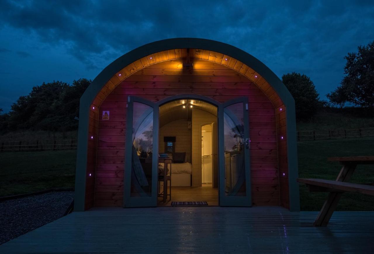 Hidden Wood Glamping And The Hideaway Cabin Warminster Exterior foto